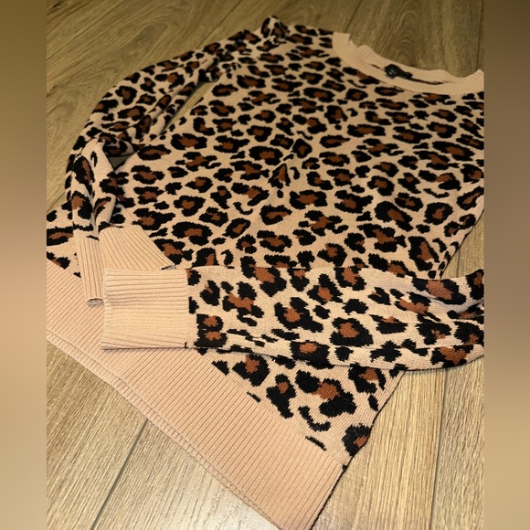 Express Cheetah print sweater - Picture 2 of 5